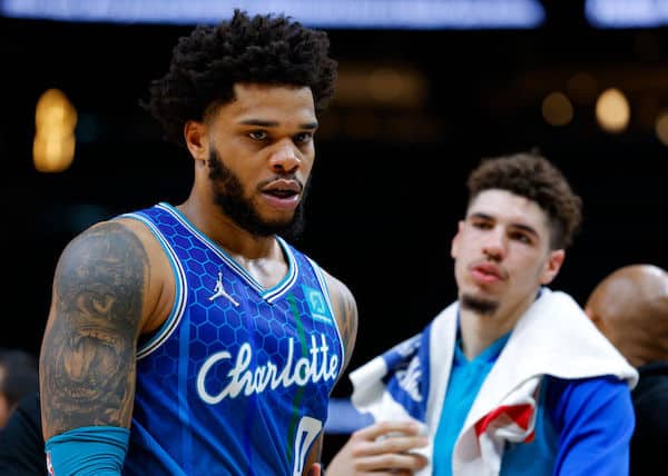 NBA-tähti Miles Bridges sai uuden mahdollisuuden - Viime kausi jäi kokonaan väliin NBA-tähti Miles Bridges sai uuden mahdollisuuden – Viime kausi jäi kokonaan väliin