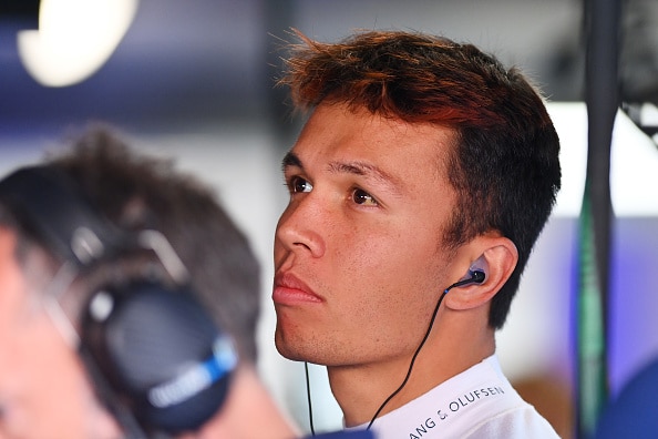 F1-kuski Alex Albon joutui tehohoitoon - odottamaton käänne leikkauksen jälkeen F1-kuski Alex Albon joutui tehohoitoon – odottamaton käänne leikkauksen jälkeen
