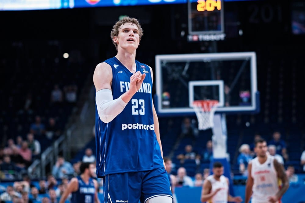 Susijengi tukalassa tilanteessa - Espanja vei kolmannen neljänneksen 31-14 Susijengi tukalassa tilanteessa – Espanja vei kolmannen neljänneksen 31-14