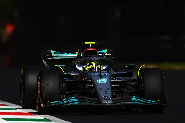 Lewis Hamilton loksautti tällä liikkeellä Max Verstappeninkin leuan Lewis Hamilton loksautti tällä liikkeellä Max Verstappeninkin leuan