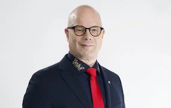 Tällaista tällä kertaa: Risto Dufva puhui häistä, kosinnoista ja hautajaisista lehdistötilaisuudessa Tällaista tällä kertaa: Risto Dufva puhui häistä, kosinnoista ja hautajaisista lehdistötilaisuudessa