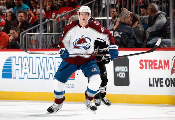Coloradon NHL-puolustaja ensi kertaa Suomessa - matka sai karun alun: "Se oli aika raju startti" Coloradon NHL-puolustaja ensi kertaa Suomessa – matka sai karun alun: ”Se oli aika raju startti”