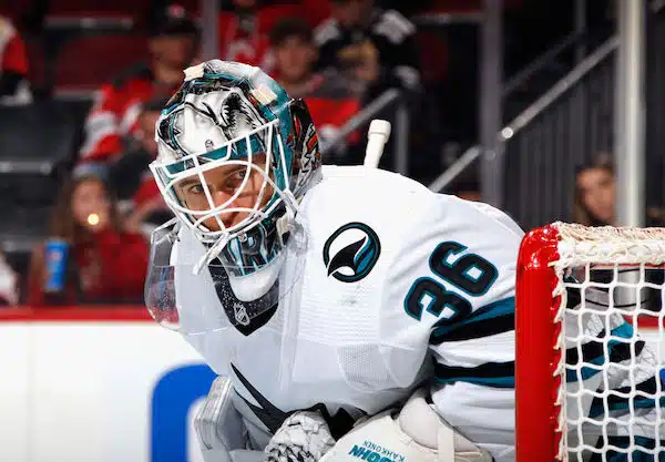 Suomalaisvahdin huippupeli NHL:ssä ei riittänyt - kovavireinen vastustaja oli liikaa Suomalaisvahdin huippupeli NHL:ssä ei riittänyt – kovavireinen vastustaja oli liikaa