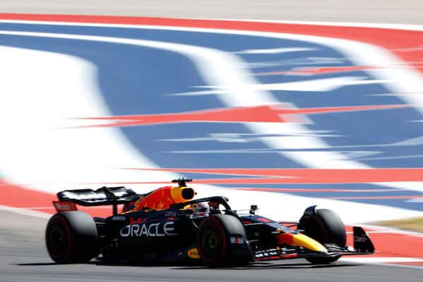 Max Verstappen selätti Lewis Hamiltonin, Bottaksen ulosajo toi harvinaisen tilanteen USA:n F1-kisaan Max Verstappen selätti Lewis Hamiltonin, Bottaksen ulosajo toi harvinaisen tilanteen USA:n F1-kisaan