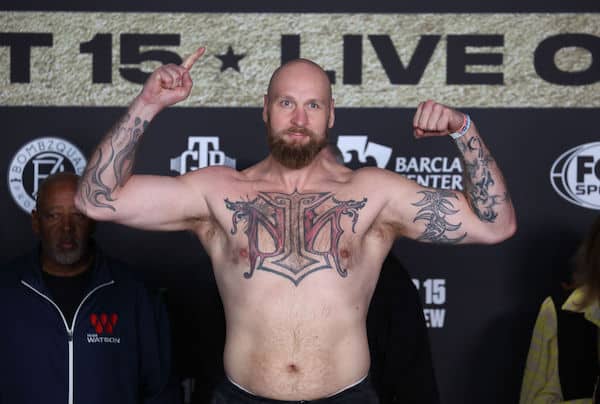 Robert Helenius Savonlinnan nyrkkeilyiltaan - nyt vähän erilaisessa roolissa Robert Helenius Savonlinnan nyrkkeilyiltaan – nyt vähän erilaisessa roolissa