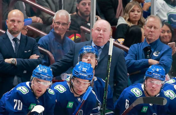 Vancouver Canucks kiinnitti hyökkääjälupauksen pitkällä sopimuksella Vancouver Canucks kiinnitti hyökkääjälupauksen pitkällä sopimuksella