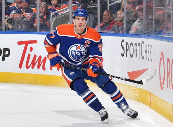 Connor McDavid ylsi komeaan rajapyykiin kaikkien aikojen viidenneksi nopeimpana pelaajana Connor McDavid ylsi komeaan rajapyykiin kaikkien aikojen viidenneksi nopeimpana pelaajana