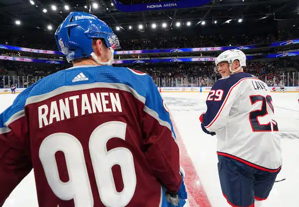 Mikko Rantaselle hattutemppu! Patrik Laineen maalit jäivät yhteen Tampereen NHL-illassa Mikko Rantaselle hattutemppu! Patrik Laineen maalit jäivät yhteen Tampereen NHL-illassa