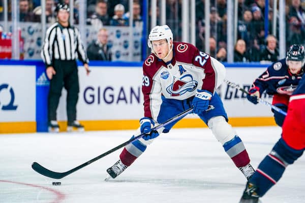 Colorado Avalanche ei antanut surkealle Columbukselle armoa - supertähti liekehti Colorado Avalanche ei antanut surkealle Columbukselle armoa – supertähti liekehti
