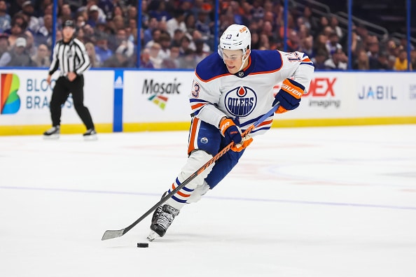 Jesse Puljujärvi sai todellisen unelmasiirron NHL:ssä - tällaista roolia hänelle kaavaillaan Jesse Puljujärvi sai todellisen unelmasiirron NHL:ssä – tällaista roolia hänelle kaavaillaan