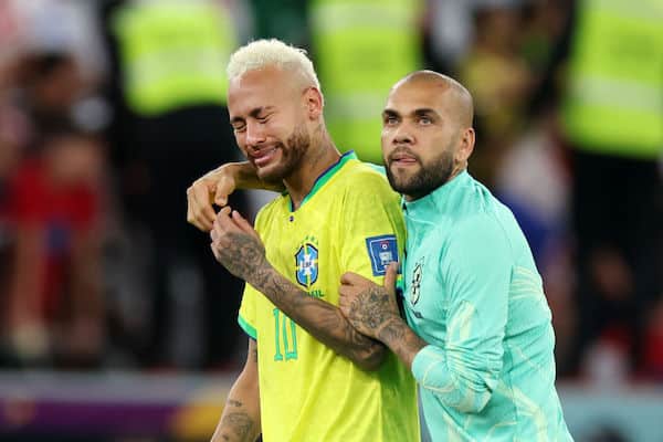 Neymar maksoi 150 000 euroa Dani Alvesin raiskauksen kohteeksi joutuneelle naiselle Neymar maksoi 150 000 euroa Dani Alvesin raiskauksen kohteeksi joutuneelle naiselle