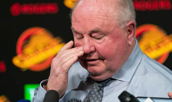 NHL-seuran toiminta aiheutti raivoa - nyt päävalmentaja sai viimein virallisesti kenkää NHL-seuran toiminta aiheutti raivoa – nyt päävalmentaja sai viimein virallisesti kenkää