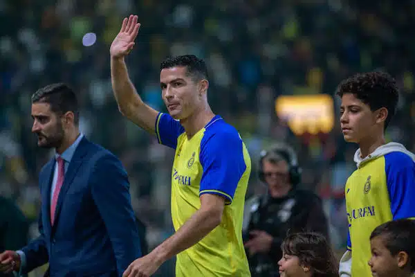 Cristiano Ronaldo pettämiskohun keskellä - influensseri väittää muhinoineen supertähden kanssa maajoukkueen hotellissa Cristiano Ronaldo pettämiskohun keskellä – influensseri väittää muhinoineen supertähden kanssa maajoukkueen hotellissa