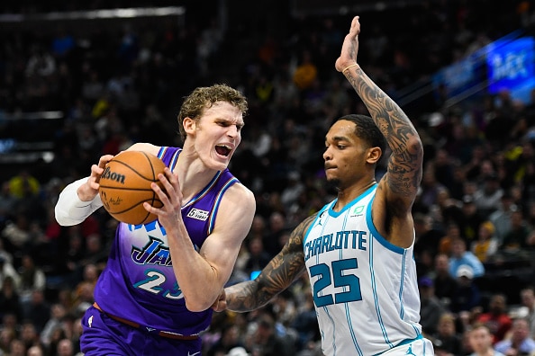 Lauri Markkanen loukkaantumisen takia sivussa Lauri Markkanen loukkaantumisen takia sivussa
