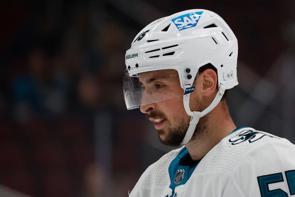 Järisyttävä ristiriita – Yhdysvaltain ukrainalaiskiekkoilija pelaa yhä KHL:ssä Järisyttävä ristiriita – Yhdysvaltain ukrainalaiskiekkoilija pelaa yhä KHL:ssä