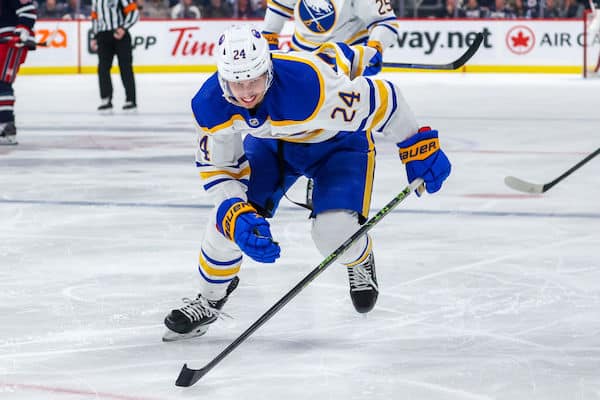 NHL-tähti pommitti hirmutehot - suomalaismaalivahti otti 26 koppia maalijuhlissa NHL-tähti pommitti hirmutehot – suomalaismaalivahti otti 26 koppia maalijuhlissa