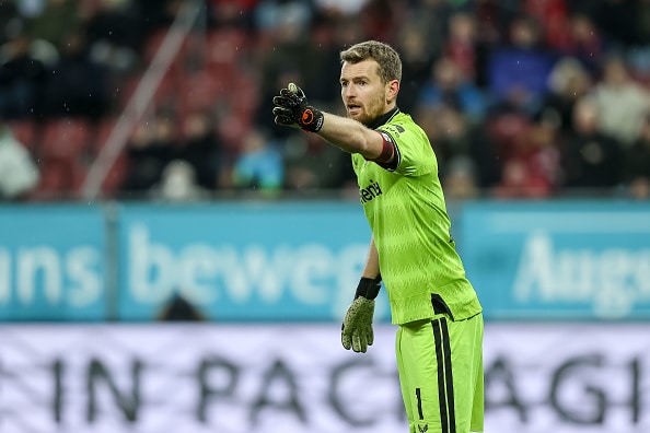 Lukas Hradecky – ”En tiedä, paljonko meidän murhaamisesta saadaan” Lukas Hradecky – ”En tiedä, paljonko meidän murhaamisesta saadaan”