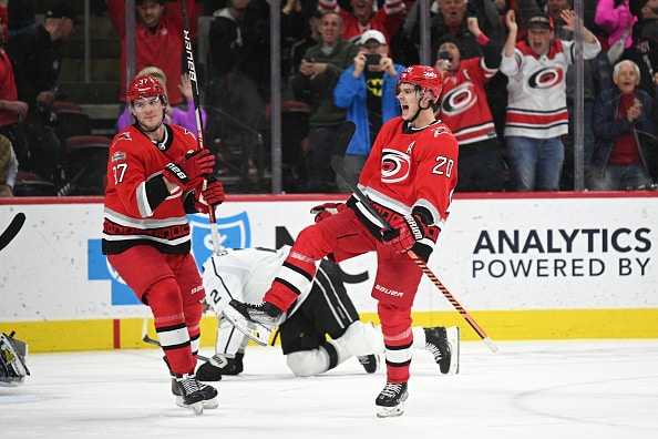 Sebastian Aho tehokkaana Carolinan voitossa – Ukko-Pekka Luukkonen tulitettiin vaihtoon Sebastian Aho tehokkaana Carolinan voitossa – Ukko-Pekka Luukkonen tulitettiin vaihtoon