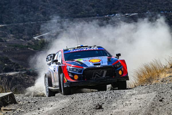 EK4: Esapekka Lappi jyrää Meksikon MM-rallin kärjessä, Rovanperällä järkyttävä tilanne - "Tulin siihen 190km/h" EK4: Esapekka Lappi jyrää Meksikon MM-rallin kärjessä, Rovanperällä järkyttävä tilanne – ”Tulin siihen 190km/h”