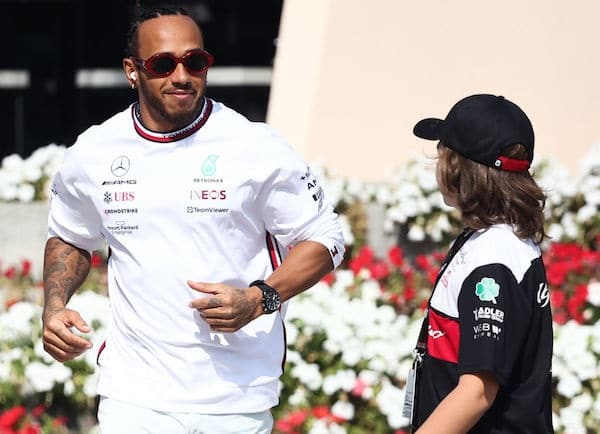 Lewis Hamiltonin Ferrari-huhut voimistuvat - Mercedes tiedottaa asiasta jo torstaina? Lewis Hamiltonin Ferrari-huhut voimistuvat – Mercedes tiedottaa asiasta jo torstaina?