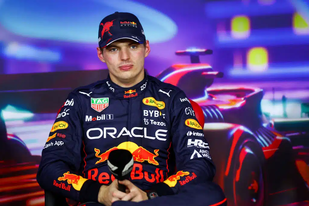Max Verstappen latasi röyhkeän kommentin Lewis Hamiltonista Max Verstappen latasi röyhkeän kommentin Lewis Hamiltonista