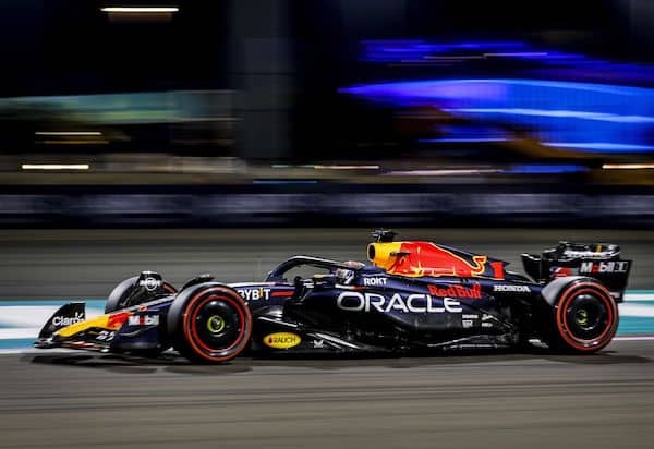 Max Verstappenin vastaus loksautti F1-pomon leuan - kertoo kaiken ylivoimasta Max Verstappenin vastaus loksautti F1-pomon leuan – kertoo kaiken ylivoimasta