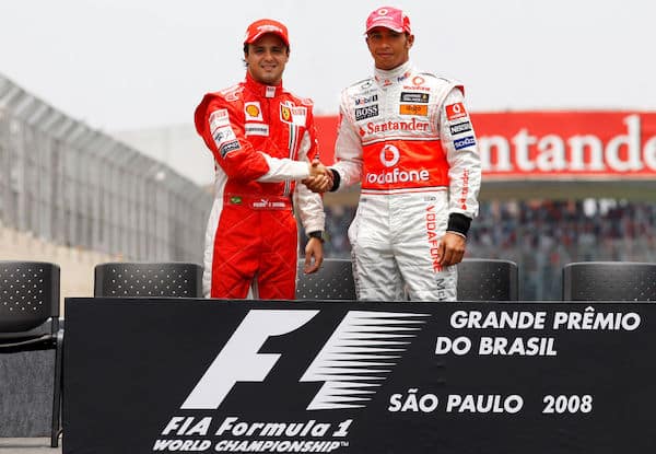 Todellinen uutispommi - entinen F1-kuljettaja yrittää riistää Lewis Hamiltonin maailmanmestaruuden Todellinen uutispommi – entinen F1-kuljettaja yrittää riistää Lewis Hamiltonin maailmanmestaruuden