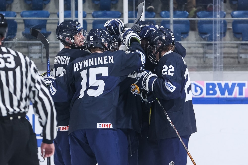 Pikkuleijonat kaatoivat Kanadan hurjassa maali-iloittelussa - Mestis-pelaaja tykitti tehot 3+2 Pikkuleijonat kaatoivat Kanadan hurjassa maali-iloittelussa – Mestis-pelaaja tykitti tehot 3+2