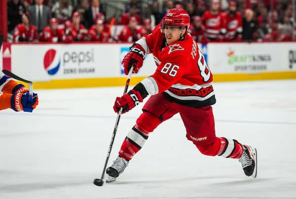 Suomalainen NHL-tähti kävi leikkauksessa - paluun ajankohta täysin auki Suomalainen NHL-tähti kävi leikkauksessa – paluun ajankohta täysin auki
