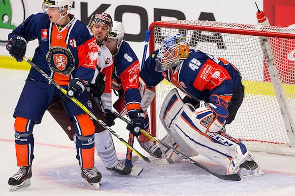 Ei yhtään ottelua SM-liigassa – suomalaishyökkääjä tekee hirmuista jälkeä SHL:ssä Ei yhtään ottelua SM-liigassa – suomalaishyökkääjä tekee hirmuista jälkeä SHL:ssä