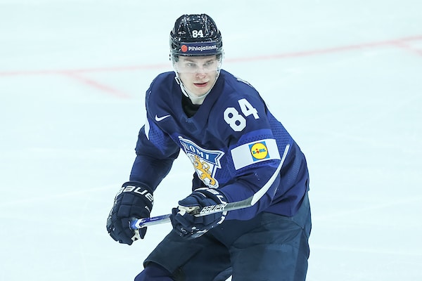 Kaapo Kakko antoi tiukkaa palautetta tuomareiden suuntaan - "En nyt sen enempää ota kantaa" Kaapo Kakko antoi tiukkaa palautetta tuomareiden suuntaan – ”En nyt sen enempää ota kantaa”