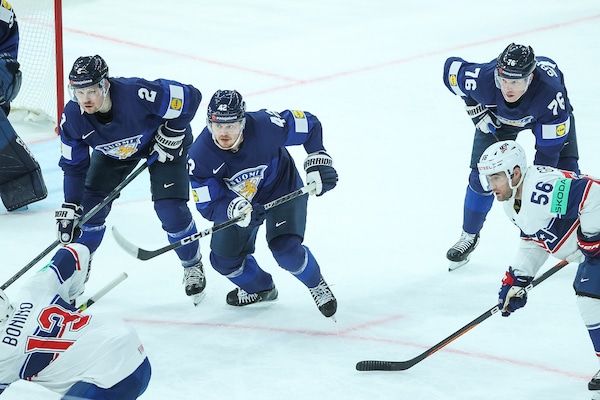 Kasperi Kapanen ei halunnut lähteä spekuloimaan - "En nyt lähtisi ylimiettimään sitä" Kasperi Kapanen ei halunnut lähteä spekuloimaan – ”En nyt lähtisi ylimiettimään sitä”