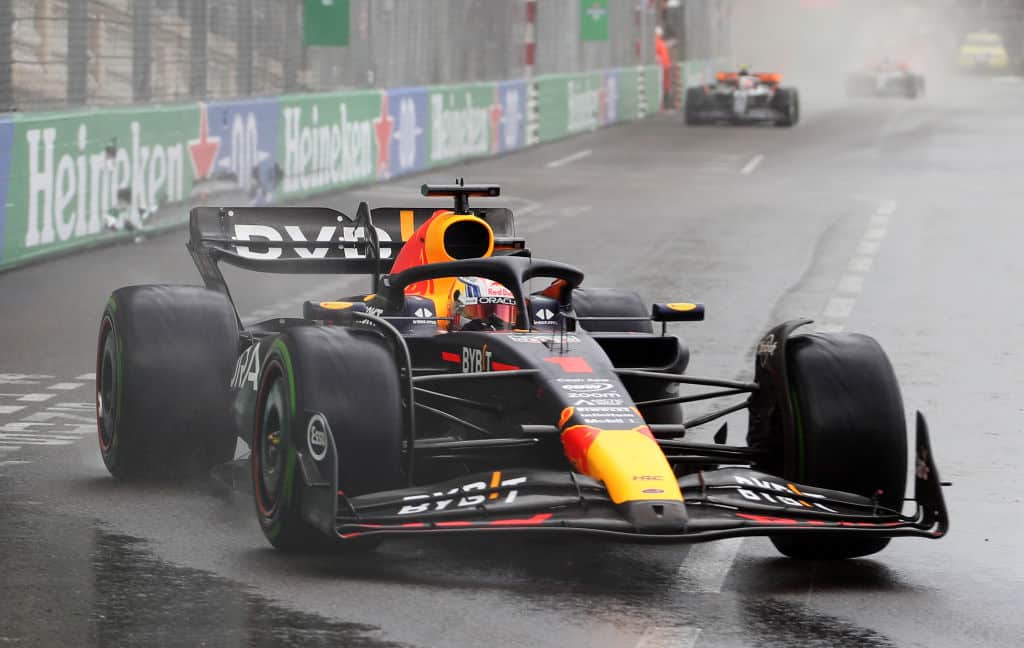 Max Verstappen juhli Monacon sateessa – Valtteri Bottaksen veto ei ihan riittänyt Max Verstappen juhli Monacon sateessa – Valtteri Bottaksen veto ei ihan riittänyt
