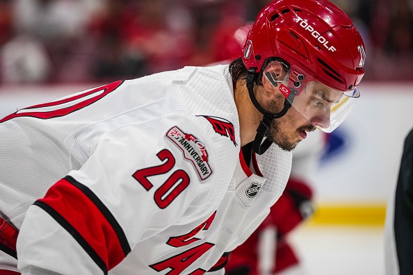 Sebastian Aho jätti NHL-päävalmentajansa taakseen – näin valmentaja reagoi Sebastian Aho jätti NHL-päävalmentajansa taakseen – näin valmentaja reagoi