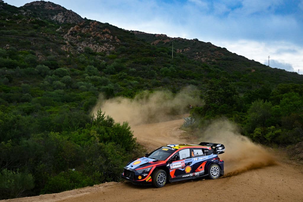 Esapekka Lappi latasi 0,1 sekunnin erolla Sardinian MM-rallin kärkeen - Kalle Rovanperä tykitti pohjat monsteripätkälle (ek7) Esapekka Lappi latasi 0,1 sekunnin erolla Sardinian MM-rallin kärkeen – Kalle Rovanperä tykitti pohjat monsteripätkälle (ek7)