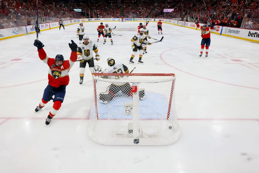 Panthers heräsi henkiin - NHL-finaalisarjassa uutta eloa Panthers heräsi henkiin – NHL-finaalisarjassa uutta eloa