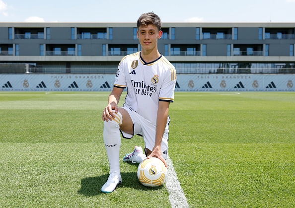 Real Madridin järisyttävän kova keskikenttäkaari vahvistuu entisestään Real Madridin järisyttävän kova keskikenttäkaari vahvistuu entisestään