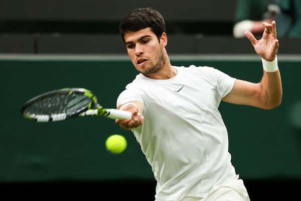 Maailman ykköspelaaja vakuutti Wimbledonissa – naisten hallitseva mestari laulukuoroon Maailman ykköspelaaja vakuutti Wimbledonissa – naisten hallitseva mestari laulukuoroon