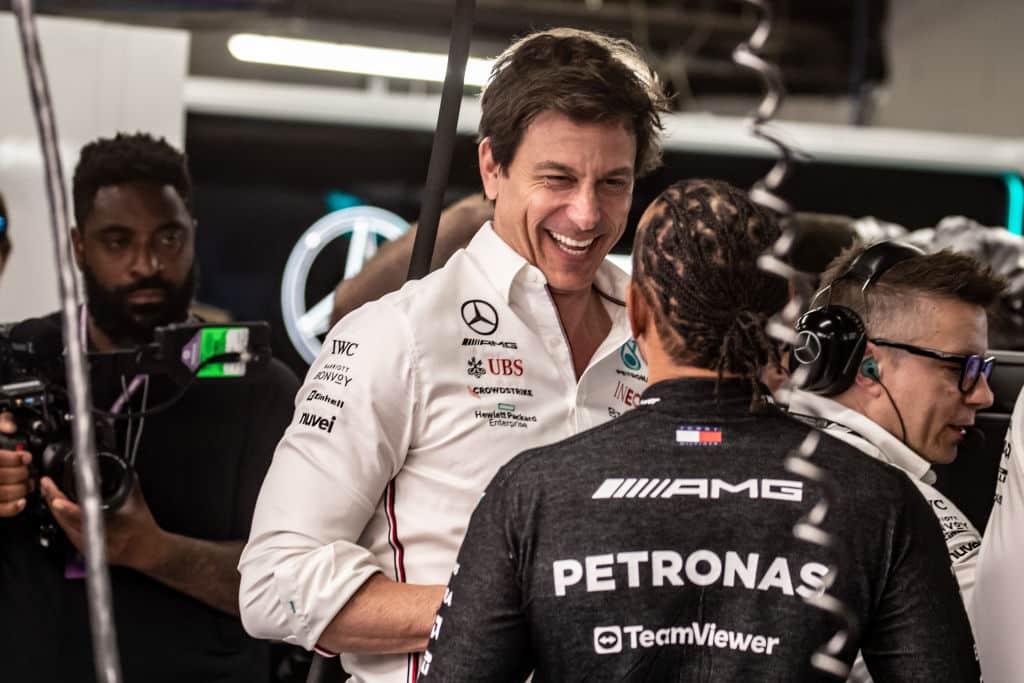 Italiassa raju väite Lewis Hamiltonin tapauksesta Italiassa raju väite Lewis Hamiltonin tapauksesta