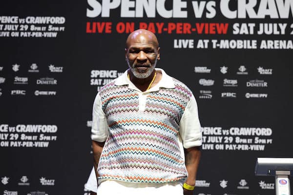 Mike Tyson hyppää hurjan haasteen edessä olevan nyrkkeilijän avuksi - "Kun se osuu, peli on ohi" Mike Tyson hyppää hurjan haasteen edessä olevan nyrkkeilijän avuksi – ”Kun se osuu, peli on ohi”