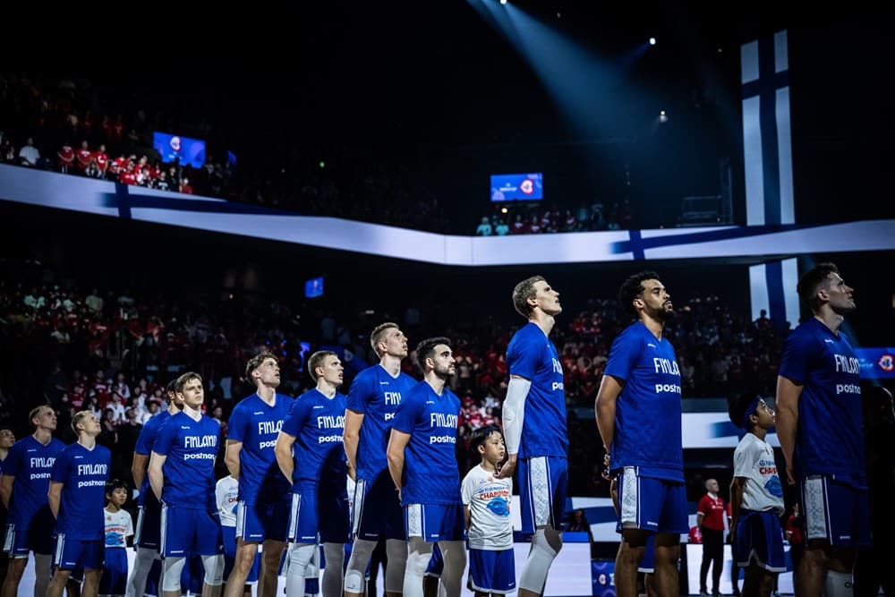 Susijengi kohtaa arvaamattomia kahden passin miehiä Susijengi kohtaa arvaamattomia kahden passin miehiä