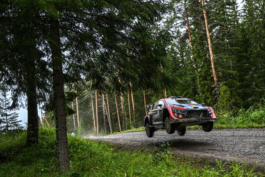 Suomalainen rallikuski sai itsenäisyyspäivänä surkean uutisen - näin hän kommentoi asiaa Iltalehdelle Suomalainen rallikuski sai itsenäisyyspäivänä surkean uutisen – näin hän kommentoi asiaa Iltalehdelle
