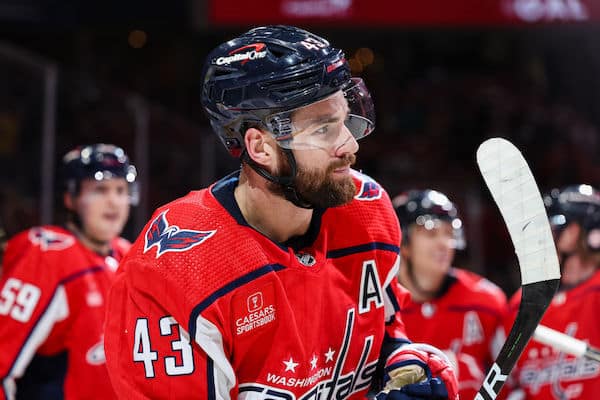 Törkytemppu toi NHL-tähdelle pitkän pelikiellon Törkytemppu toi NHL-tähdelle pitkän pelikiellon