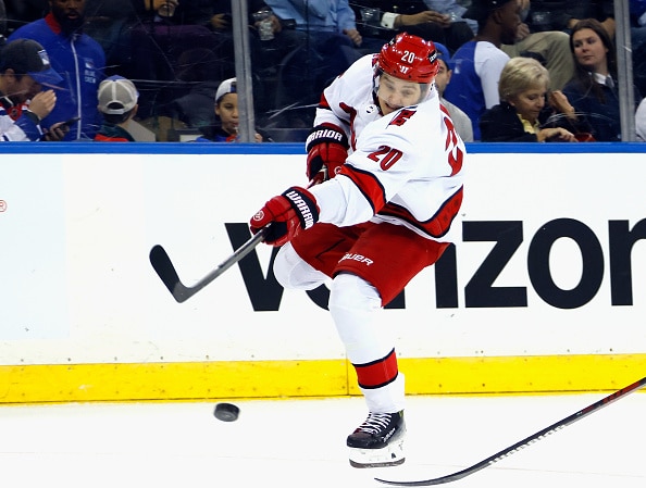 Sebastian Aho ja Jesperi Kotkaniemi kyykyttivät NHL:n kärkijoukkuetta Sebastian Aho ja Jesperi Kotkaniemi kyykyttivät NHL:n kärkijoukkuetta