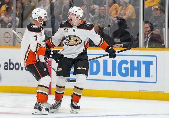 Nyt kävi karusti - suomalaispuolustajalta vietiin NHL-uran avausmaali pois Nyt kävi karusti – suomalaispuolustajalta vietiin NHL-uran avausmaali pois