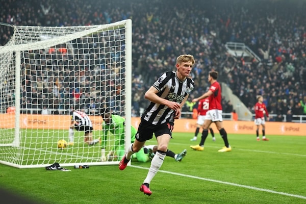 Bussilla peliin matkustanut Manchester United hävisi Newcastlelle Valioliigassa Bussilla peliin matkustanut Manchester United hävisi Newcastlelle Valioliigassa