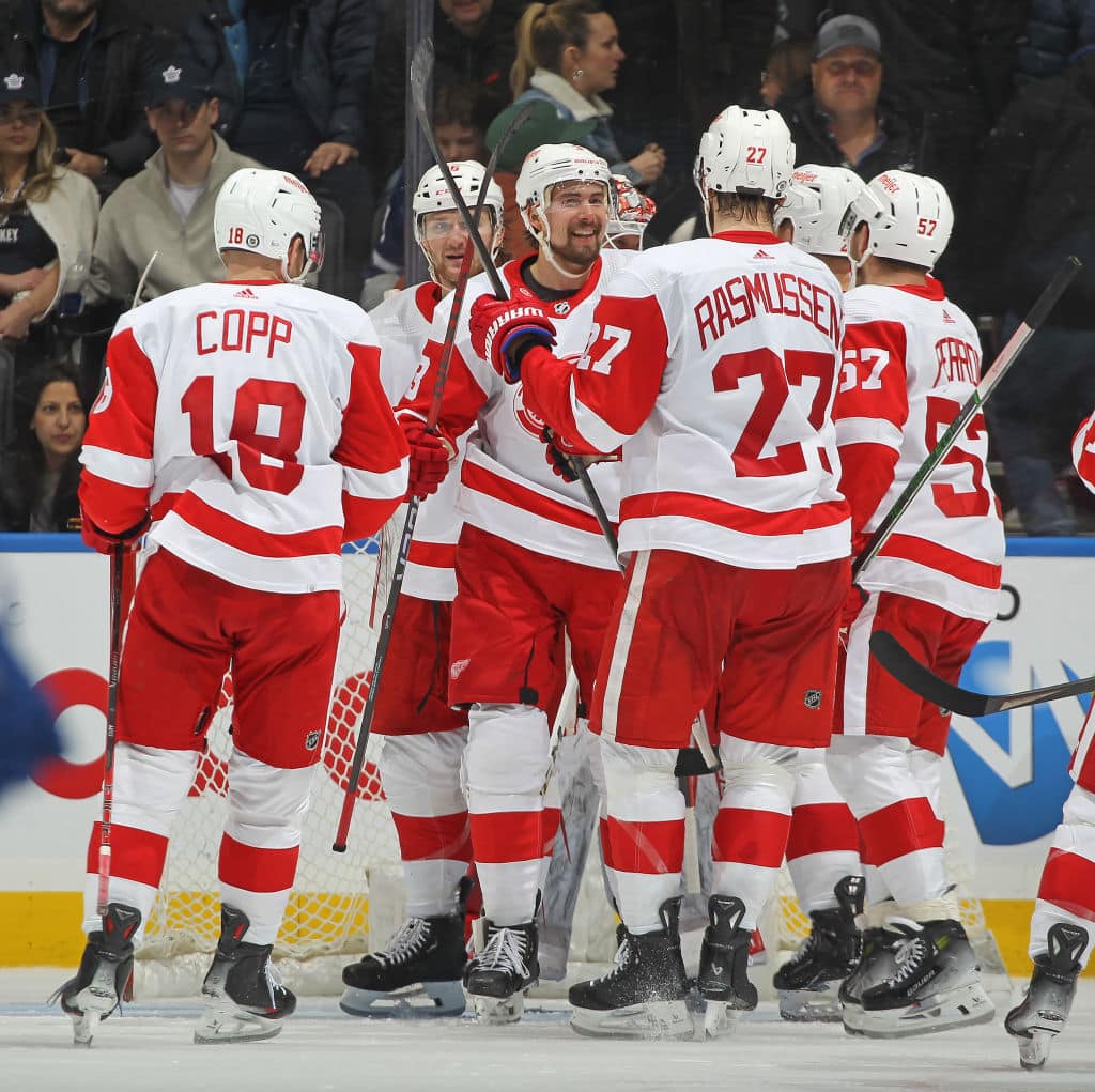 Tulikuuma Detroit jatkoi pisteputkeaan NHL:ssä Tulikuuma Detroit jatkoi pisteputkeaan NHL:ssä