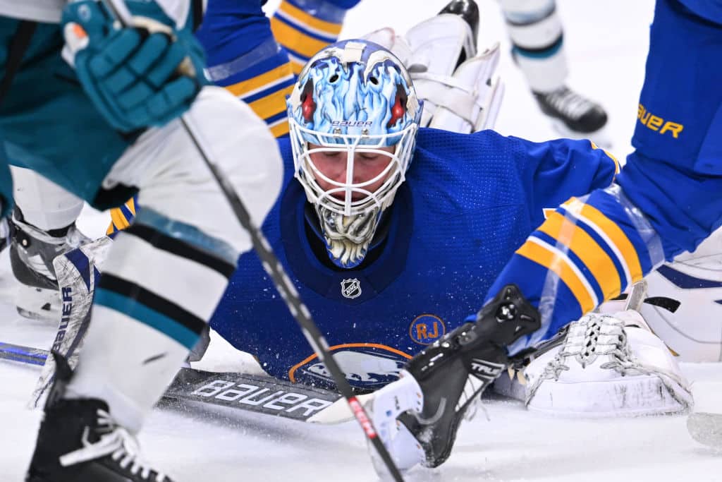 Suomalaisvahti ylsi harvinaiseen temppuun NHL:ssä – ”Se antaa buustia” Suomalaisvahti ylsi harvinaiseen temppuun NHL:ssä – ”Se antaa buustia”