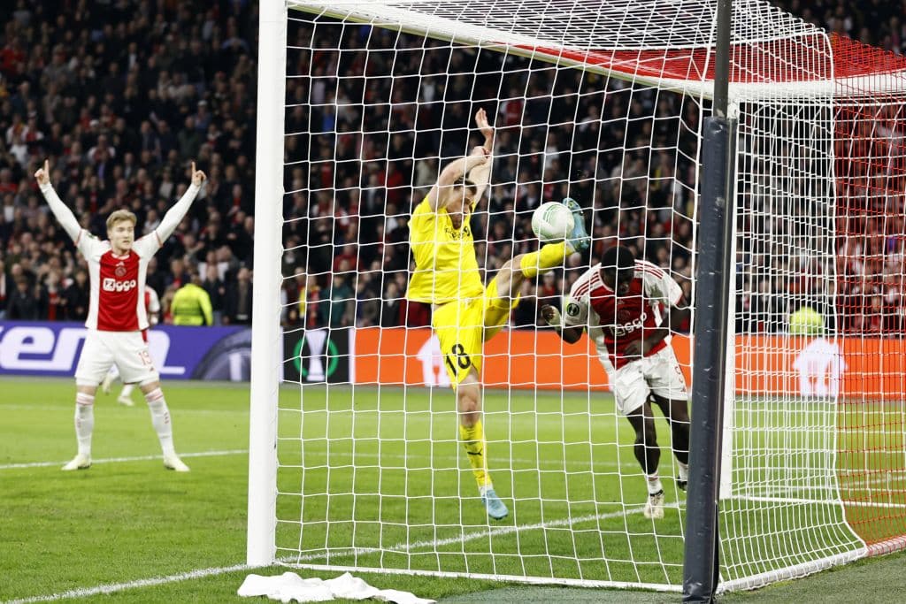 Ajax teki uskomattoman nousun kuilun partaalta Ajax teki uskomattoman nousun kuilun partaalta