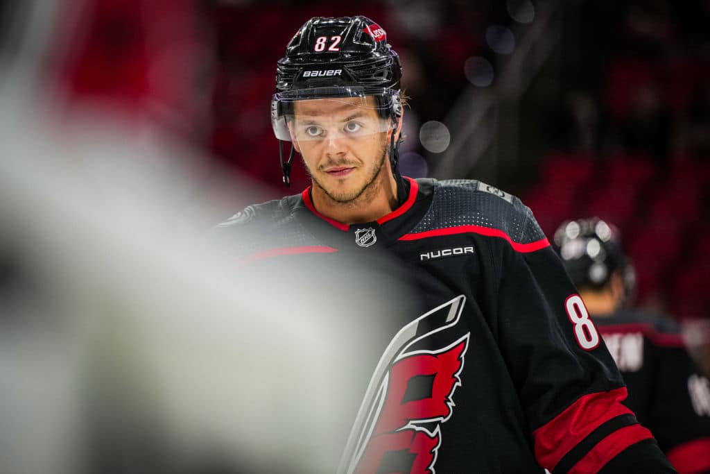Suomalainen NHL-tähti haluaa pystyä pelaamaan "likaisillakin alueilla" Suomalainen NHL-tähti haluaa pystyä pelaamaan ”likaisillakin alueilla”